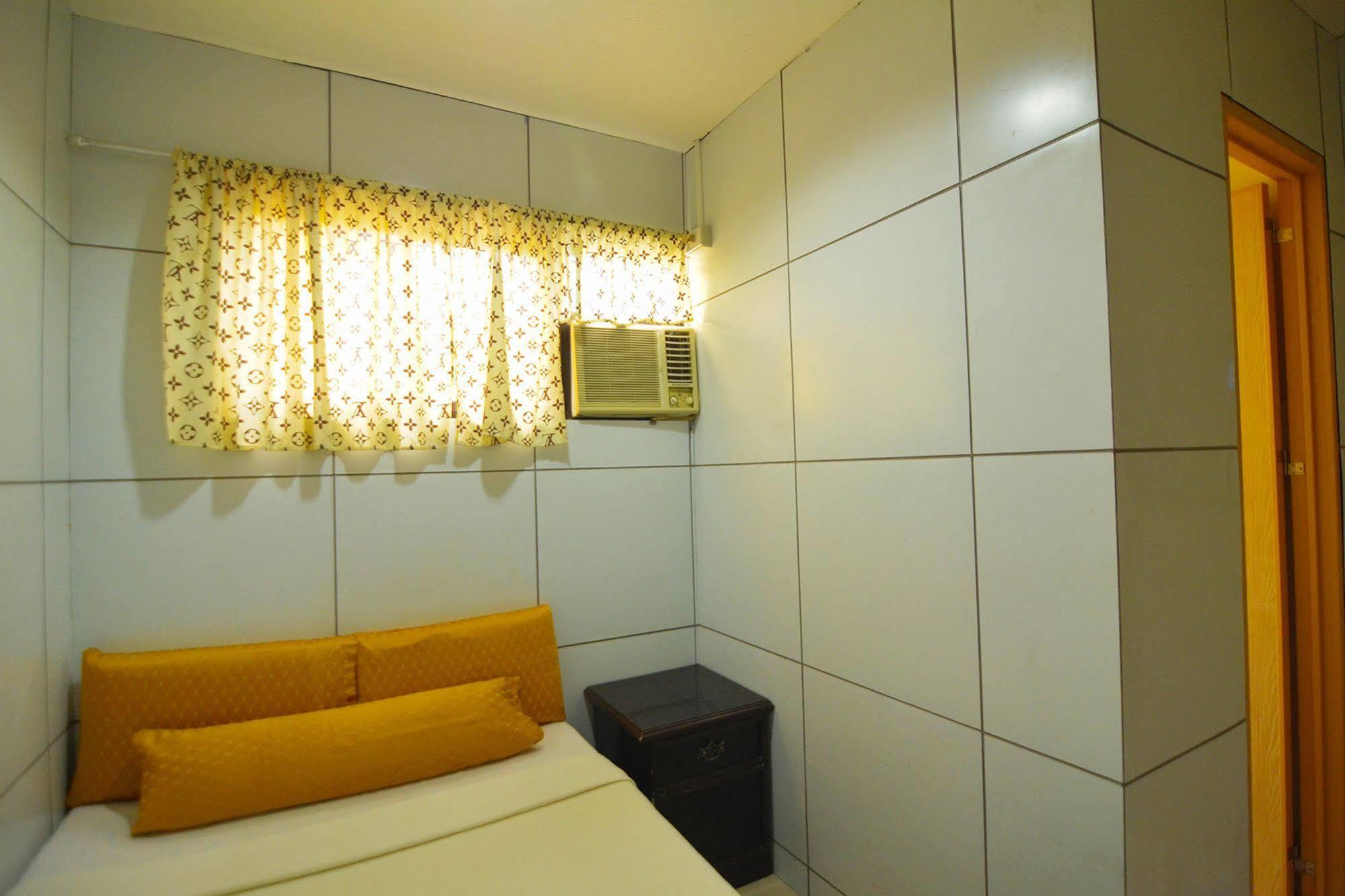 Oyo 197 Sunny Point Hotel Davao City Екстериор снимка