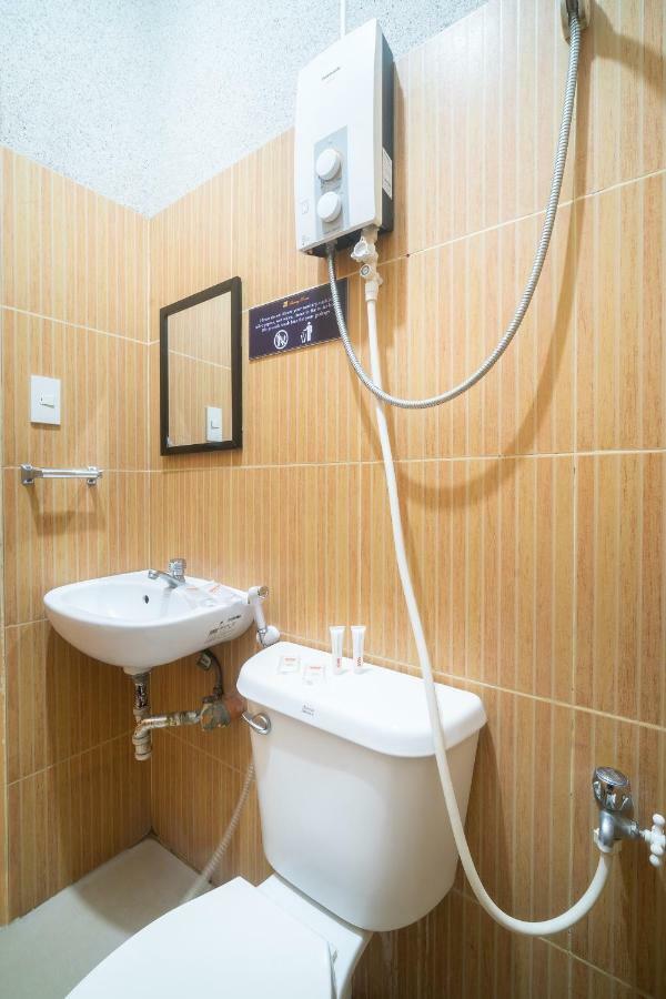 Oyo 197 Sunny Point Hotel Davao City Екстериор снимка