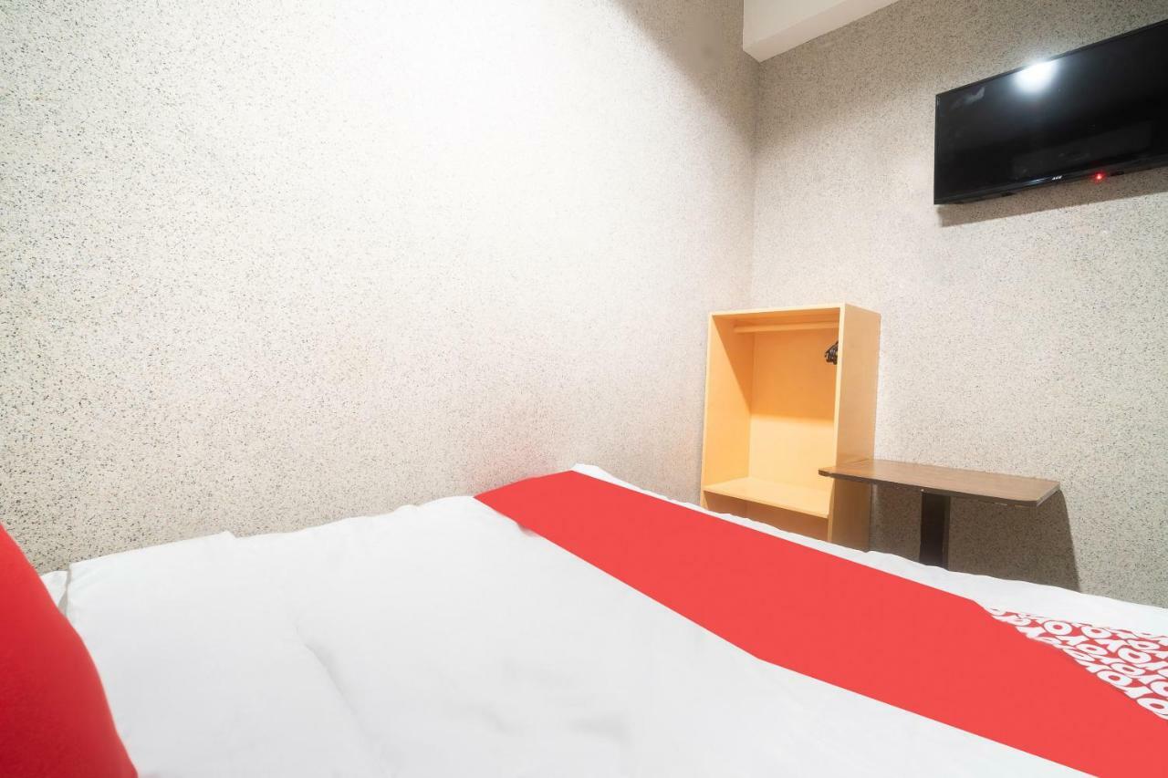 Oyo 197 Sunny Point Hotel Davao City Екстериор снимка